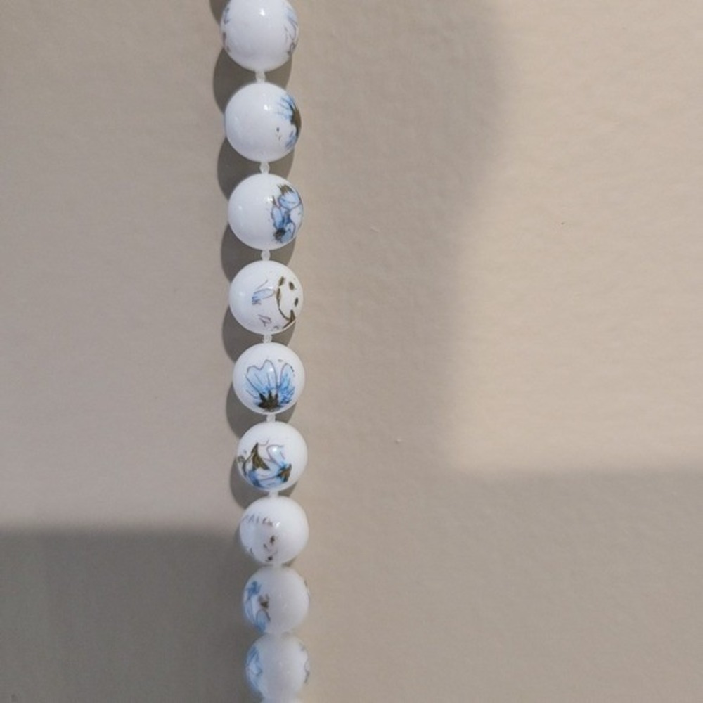 Vintage White Porcelain Floral Beaded Necklace Blue Gold Flower 42 Inch Strand - Picture 10 of 10